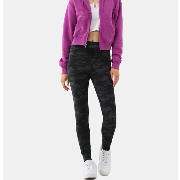 Grey Camo Leggings with Drawstring Tie, 26” Inseam Size S/M NWT - Picture 2 of 7